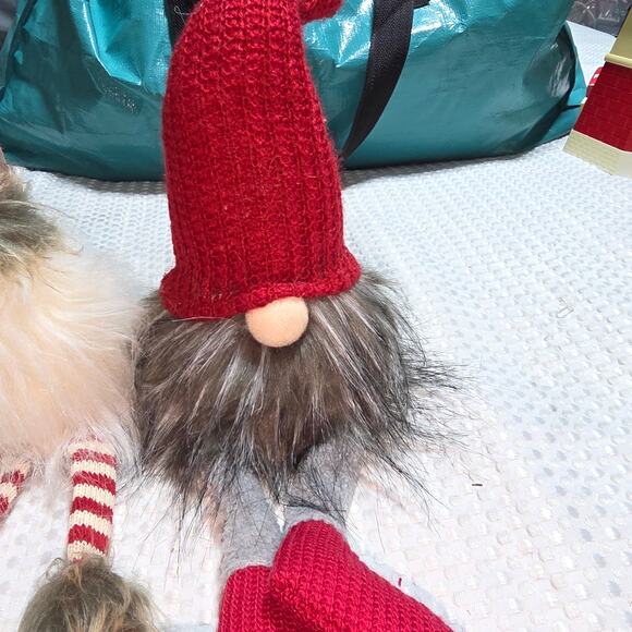 CHRISTMAS PLUSH SET OF 2 CHRISTMAS GNOMES SHELF SITTERS - Picture 2 of 6